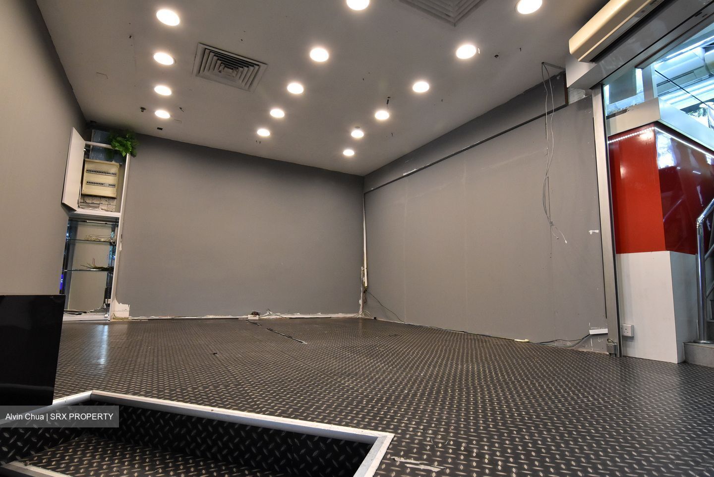 Lucky Plaza (D9), Retail #495098821